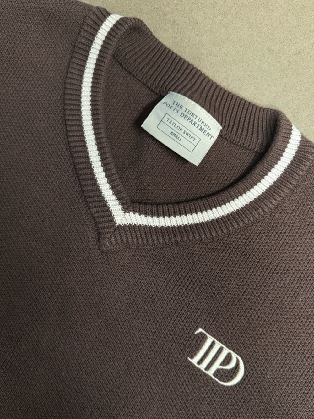 Taylor Swift Sweater - Picture 3 of 4